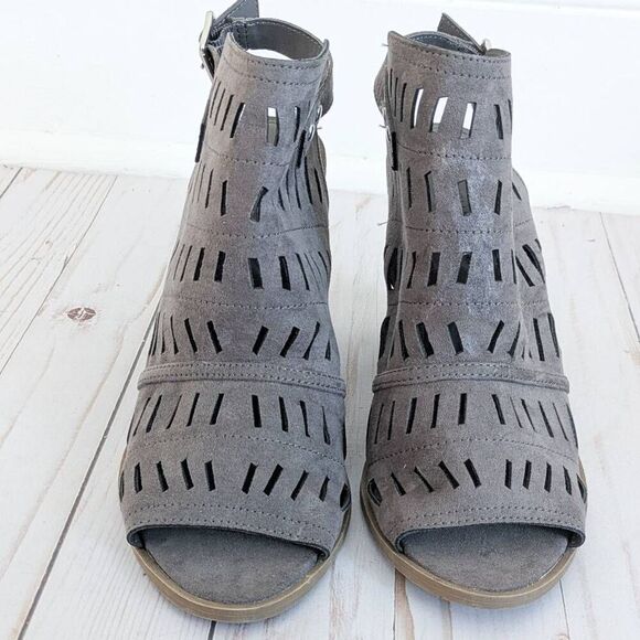 Christian Siriano Gray Suede Women's Winter Block Heels - Picture 4 of 6